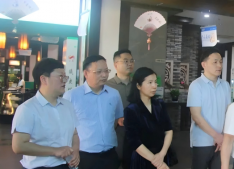 湖北恩施州醫療保障局局長劉琳一行到訪華通醫藥連鎖